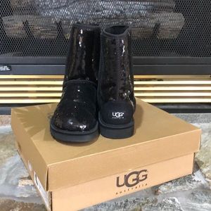 UGG. Black sparkles boots. Size 7.